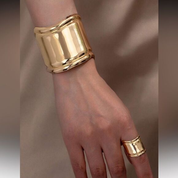 Elegant Gold-Tone Ring A1210 - Picture 1 of 4